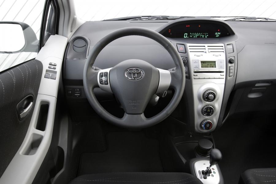 Toyota Yaris TS 2007 года  (фото 8 из 89)